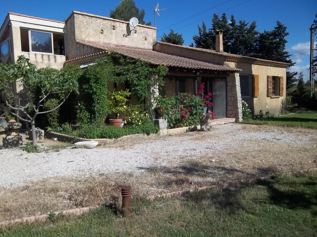 B&B Le Petit Frigouye Rochefort-du-Gard Buitenkant foto