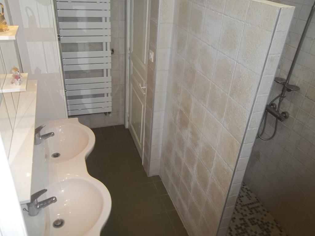 B&B Le Petit Frigouye Rochefort-du-Gard Kamer foto