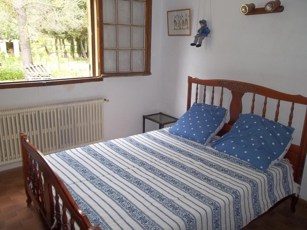 B&B Le Petit Frigouye Rochefort-du-Gard Kamer foto