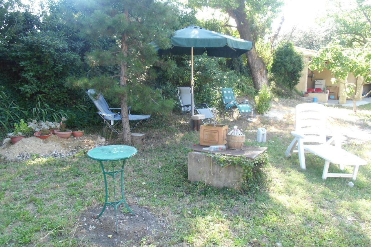 B&B Le Petit Frigouye Rochefort-du-Gard Buitenkant foto